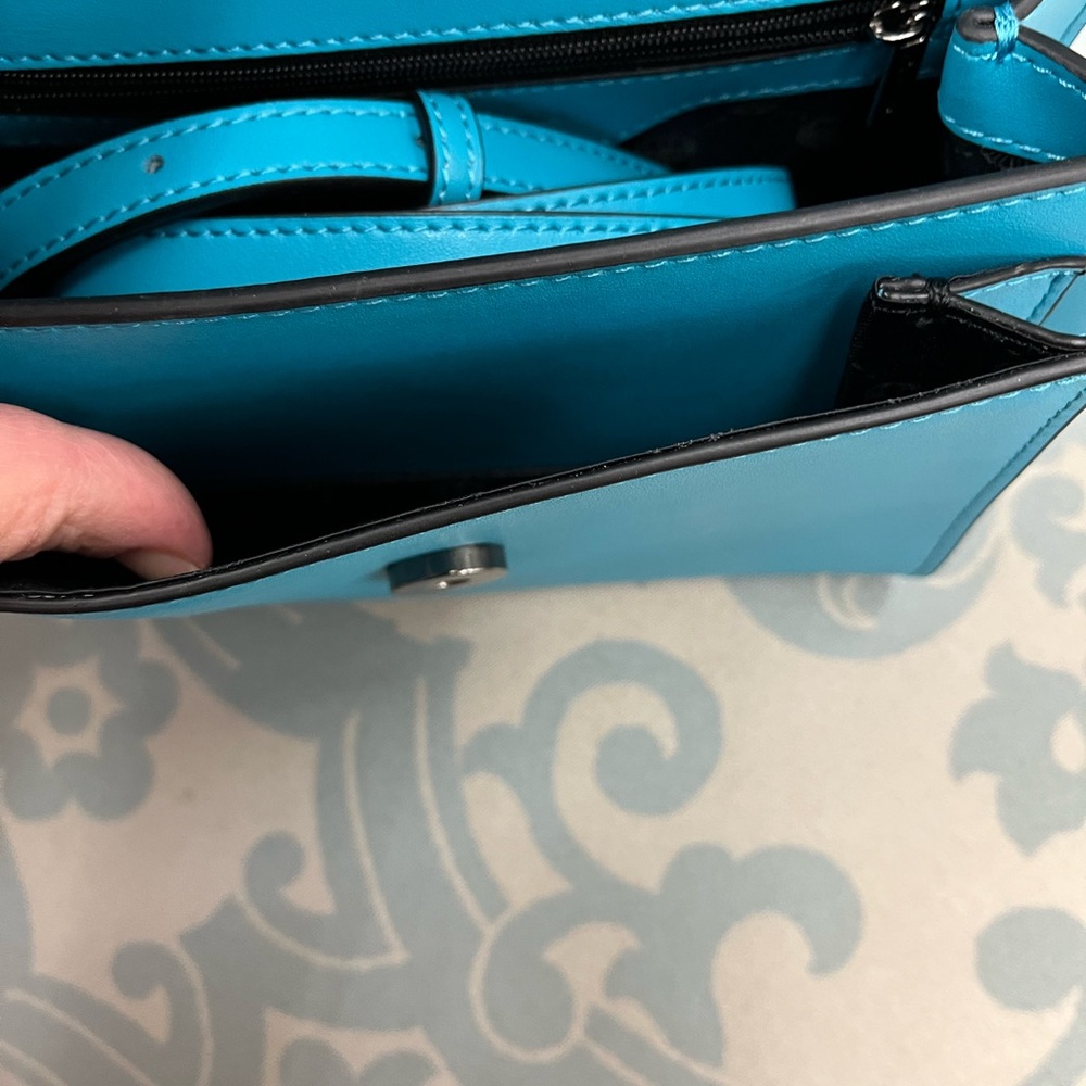 Peacock colored leather crossbody NWOT - Picture 3 of 6